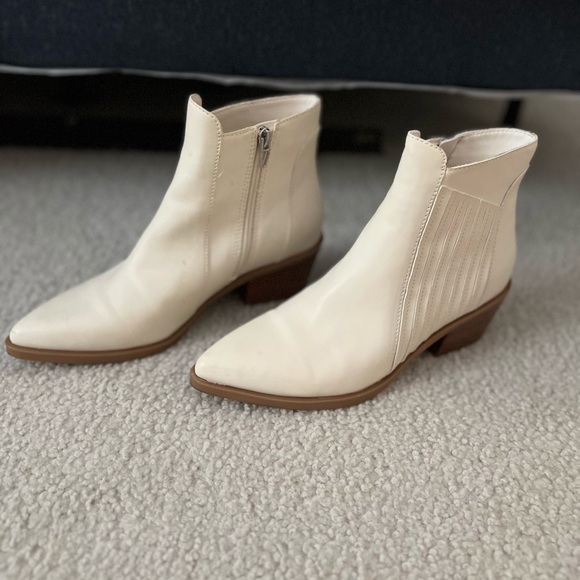 Dolce Vita White Leather Salome Booties - Picture 2 of 6